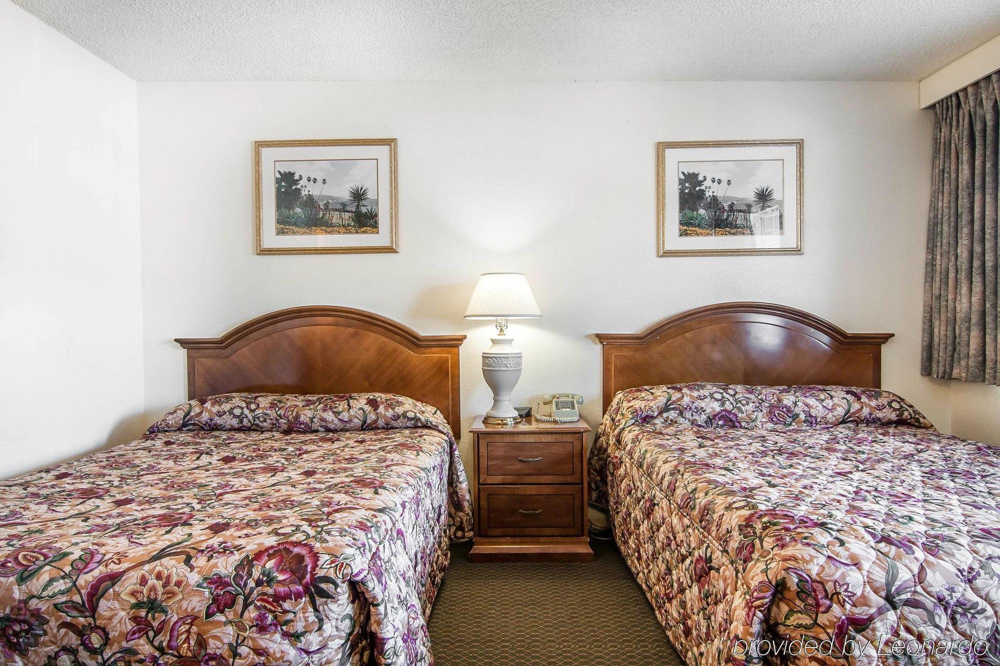 Econo Lodge Eugene Esterno foto