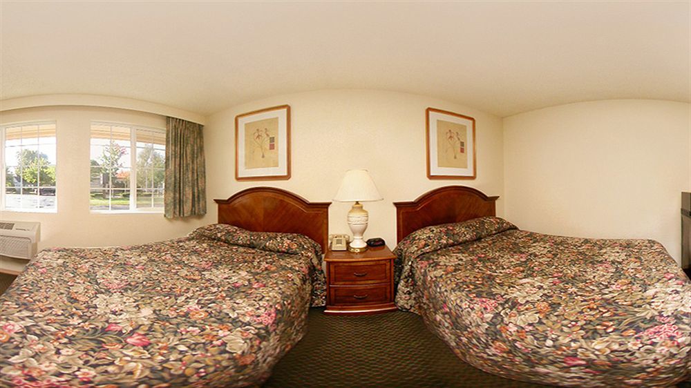 Econo Lodge Eugene Esterno foto