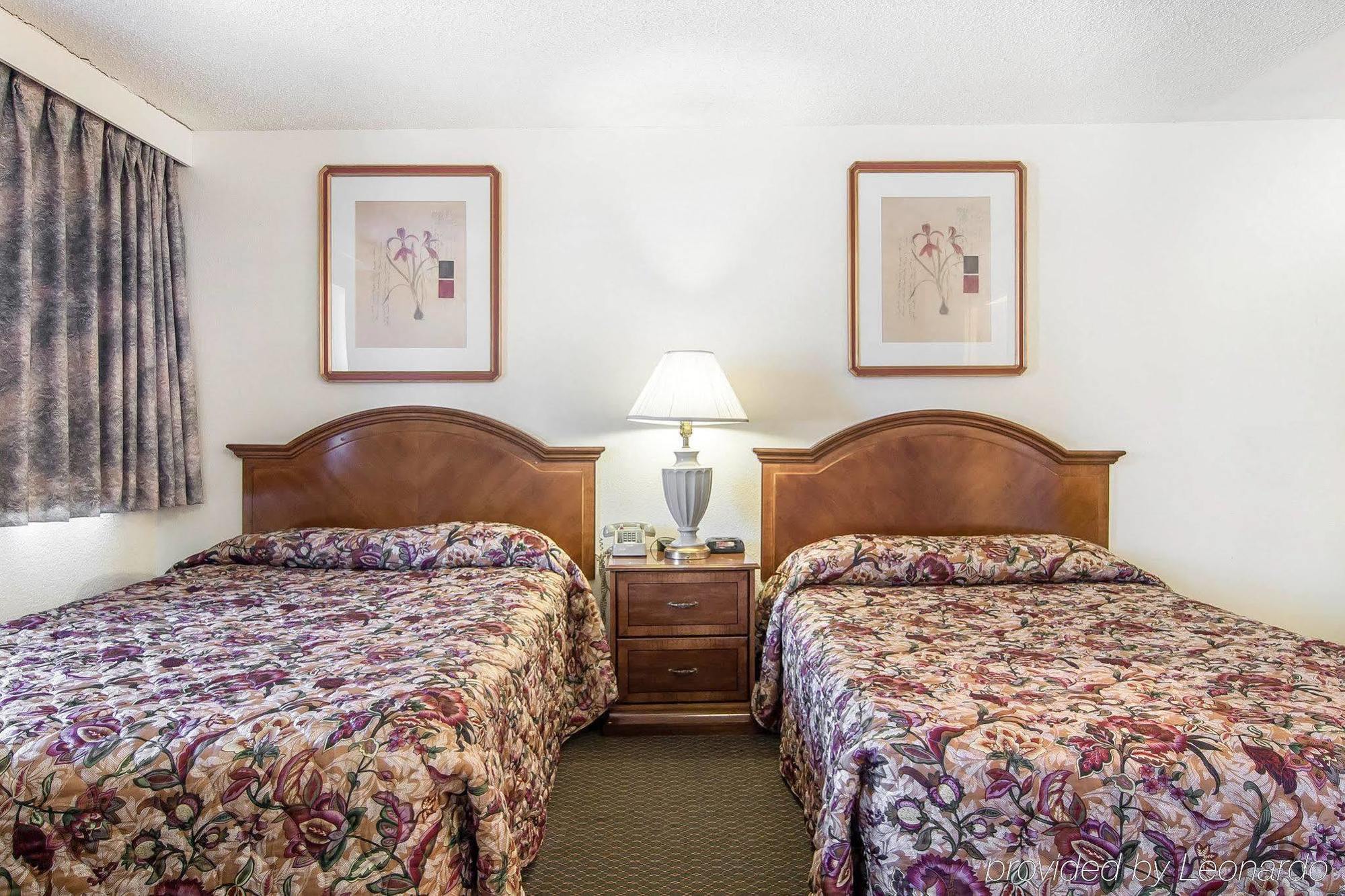 Econo Lodge Eugene Esterno foto