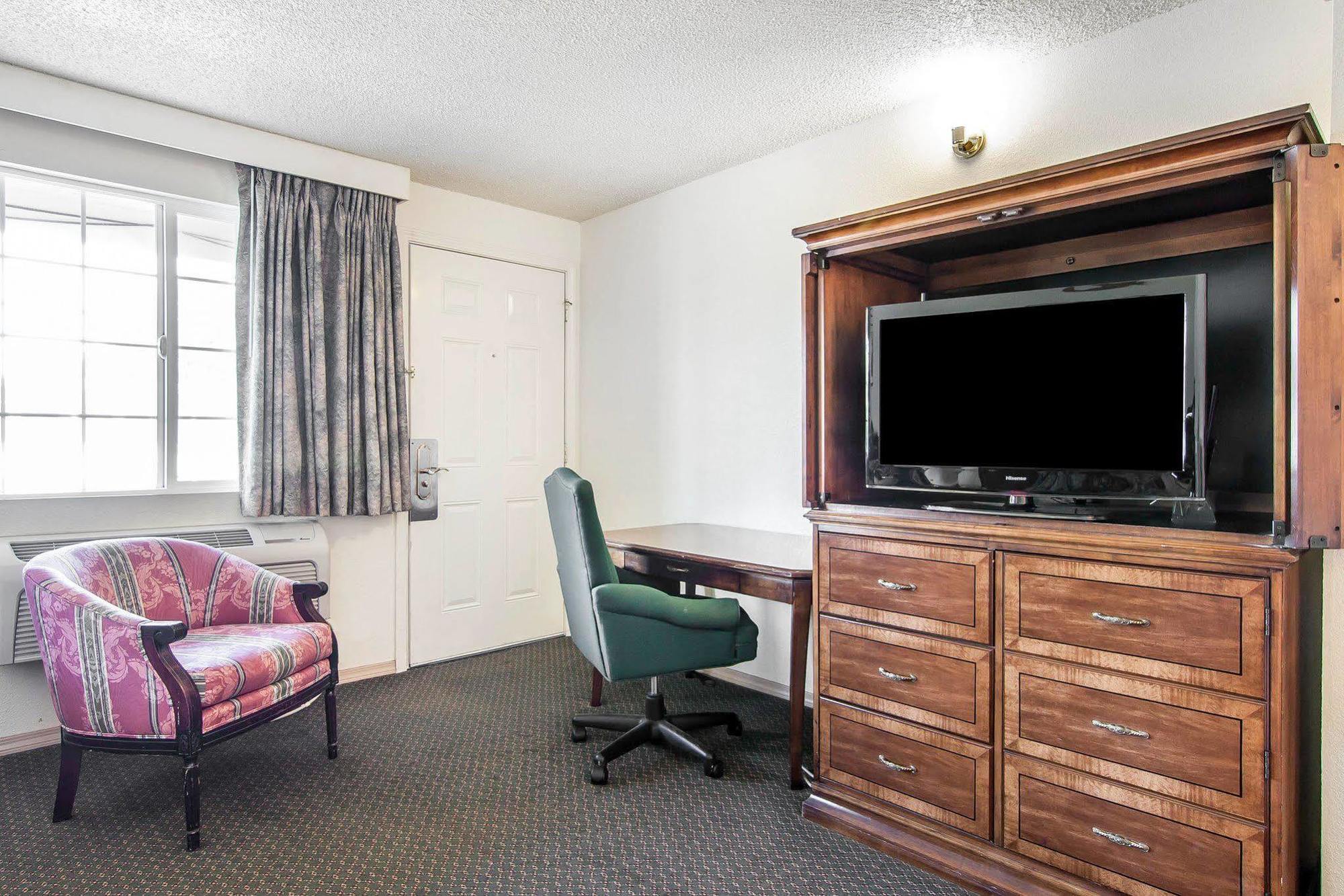 Econo Lodge Eugene Esterno foto