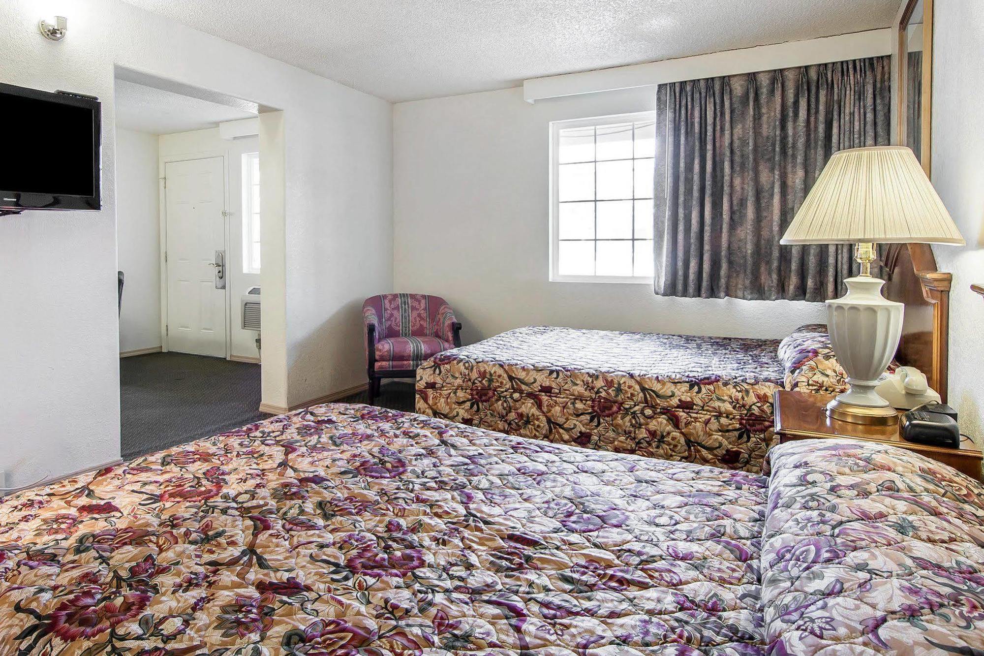 Econo Lodge Eugene Esterno foto