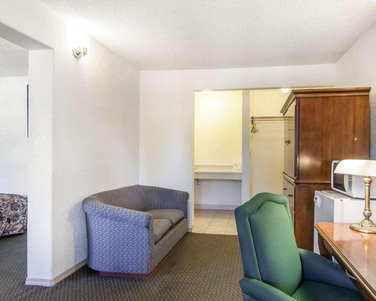 Econo Lodge Eugene Esterno foto