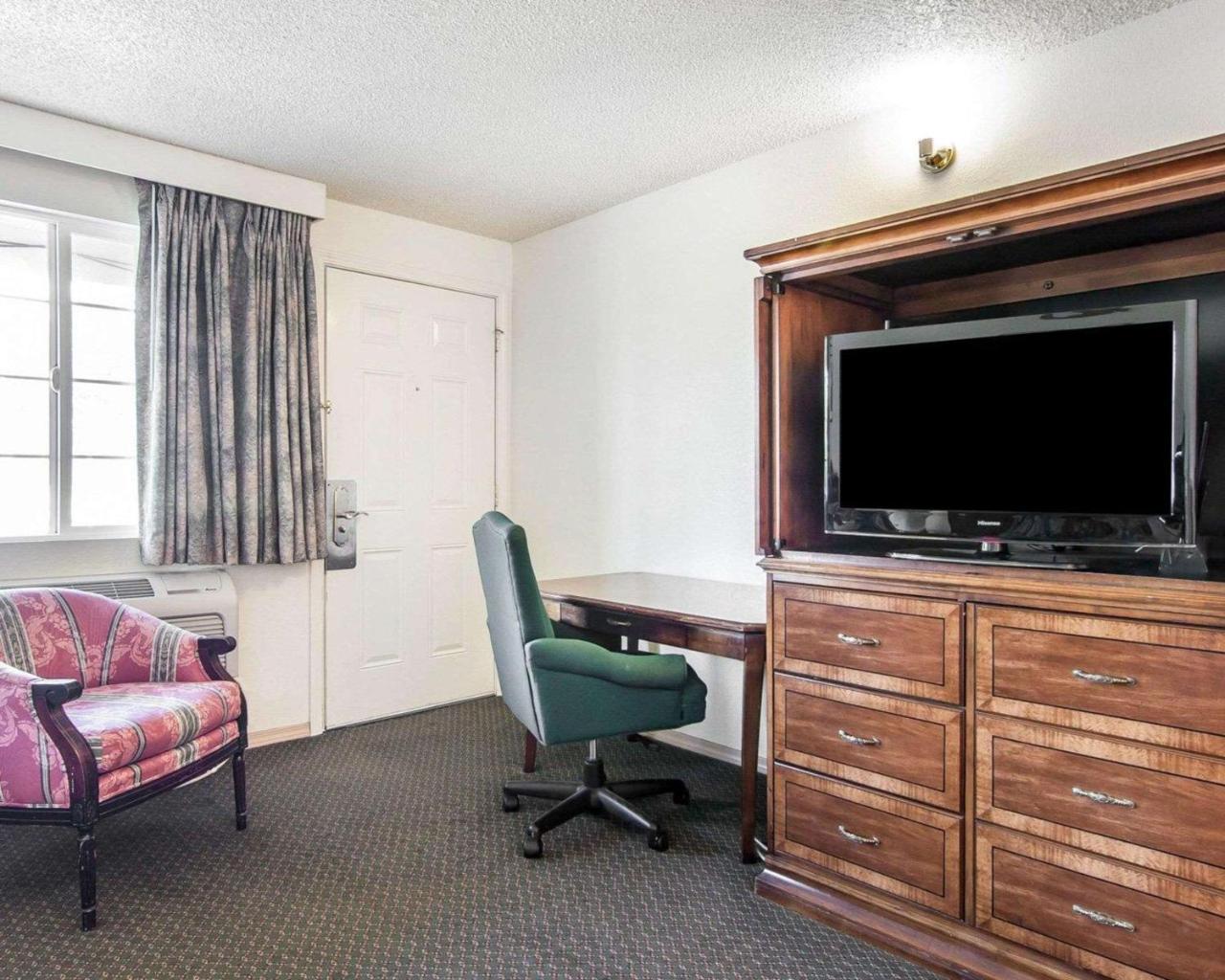 Econo Lodge Eugene Esterno foto
