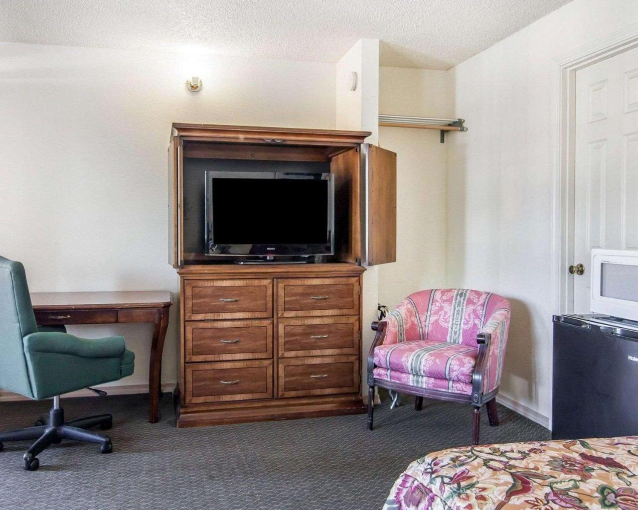 Econo Lodge Eugene Esterno foto