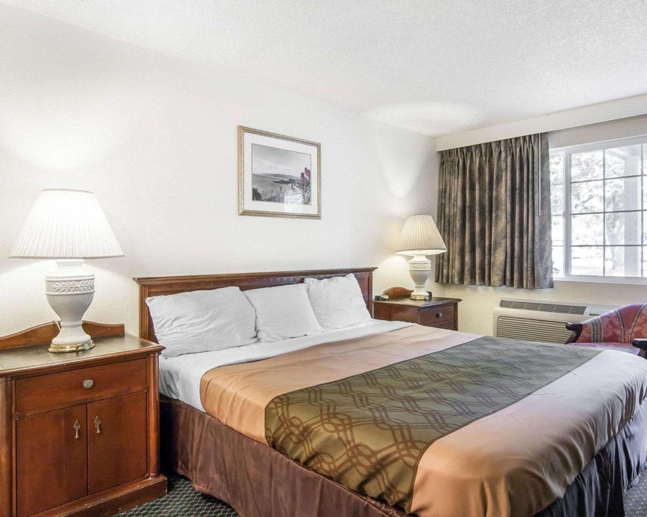 Econo Lodge Eugene Esterno foto