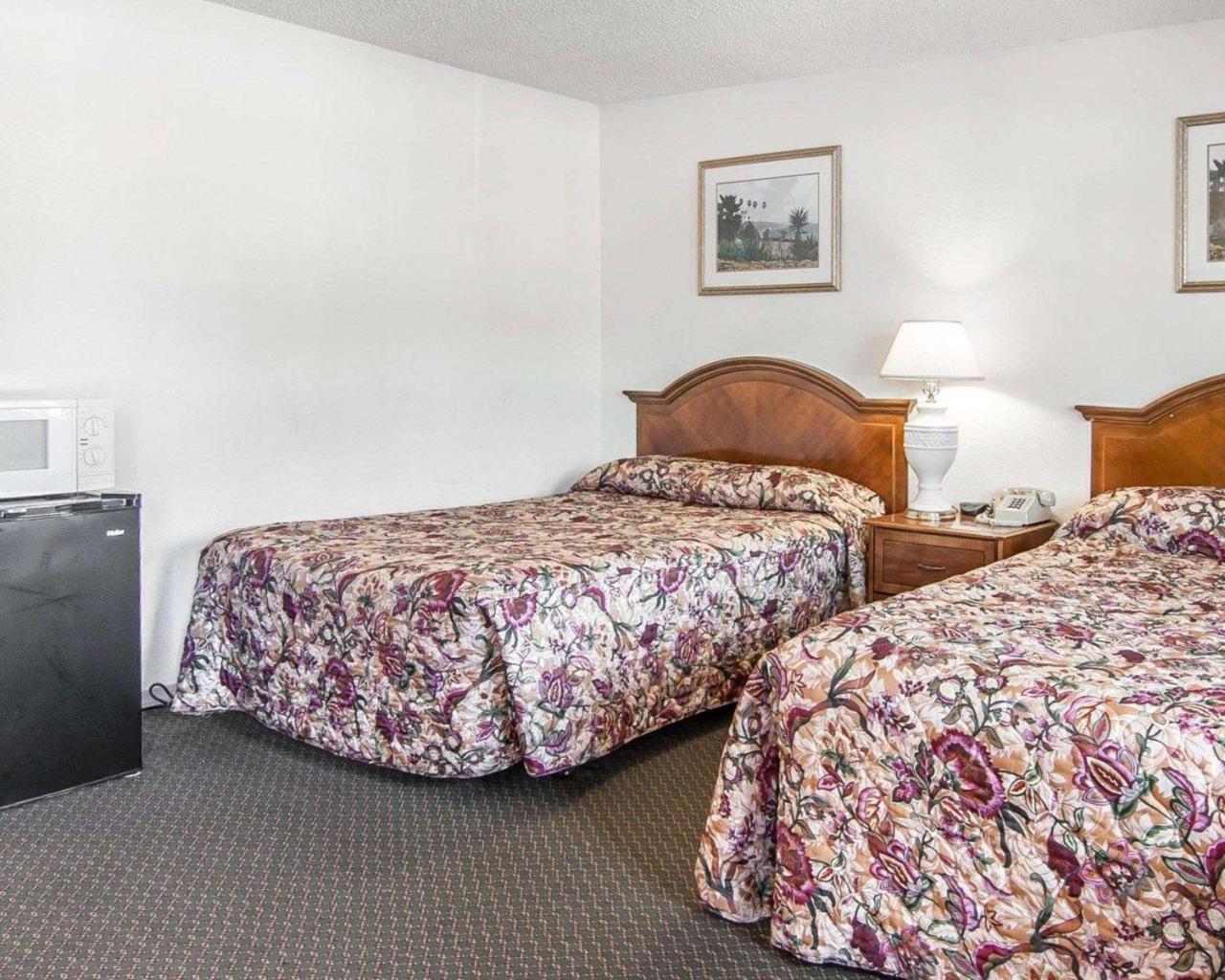 Econo Lodge Eugene Esterno foto